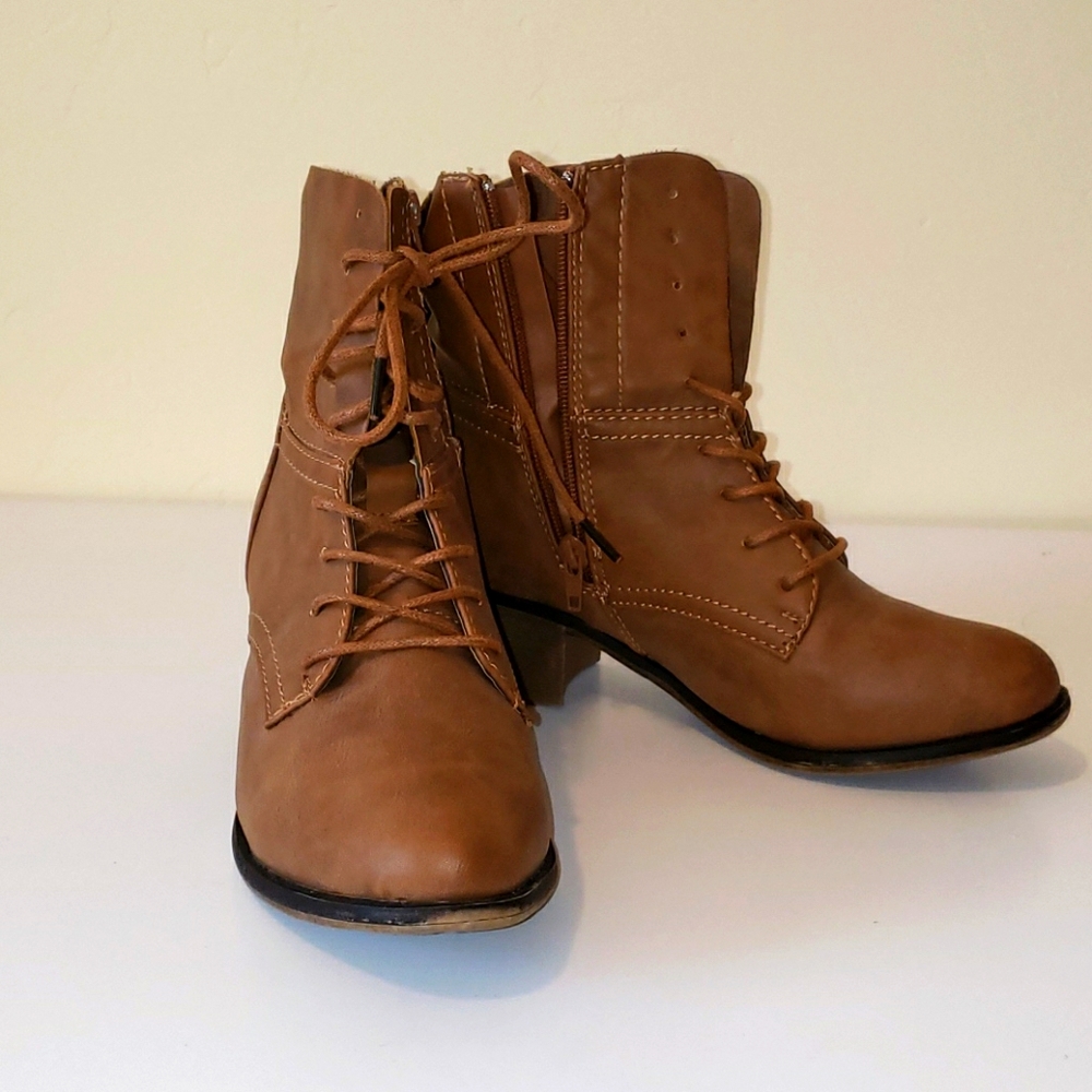 Boots - Picture 5 of 6